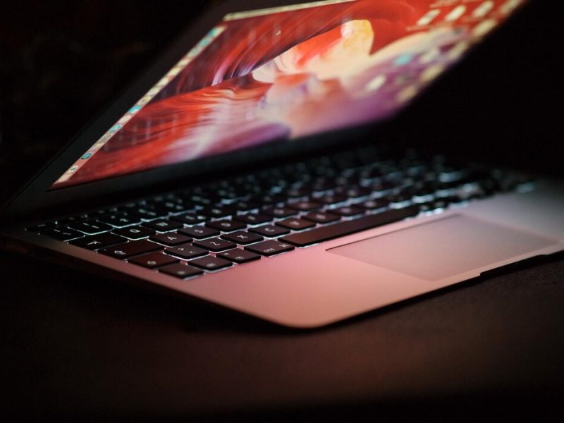 Jak wykorzystać maksymalnie potencjał MacBooka Pro dla rozwoju twojej kreatywności?