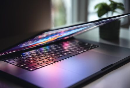 Laptopy biznesowe Lenovo ThinkPad X1 Yoga Gen 7 – jakie parametry, czynią je niezastąpione